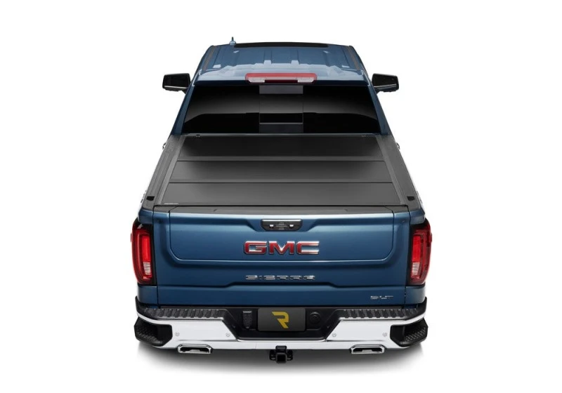 UnderCover Select Hard Folding Tonneau Cover für 2016–2025 Nissan Titan 6'7" Bed mit Utili-Track System