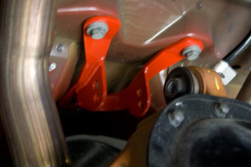 UMI Performance 05-10 Ford Mustang Oberer Kontrollarm-Montage