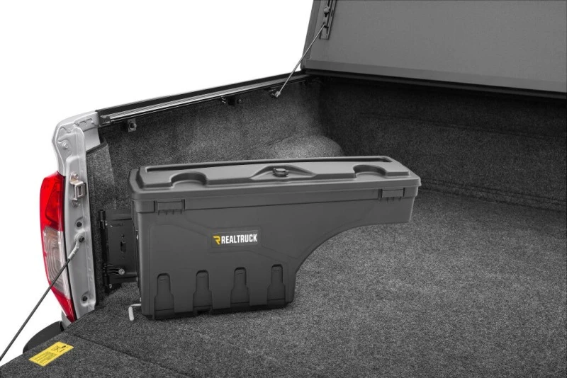UnderCover SwingCase für 2022–2025 Nissan Frontier - Fahrerseite