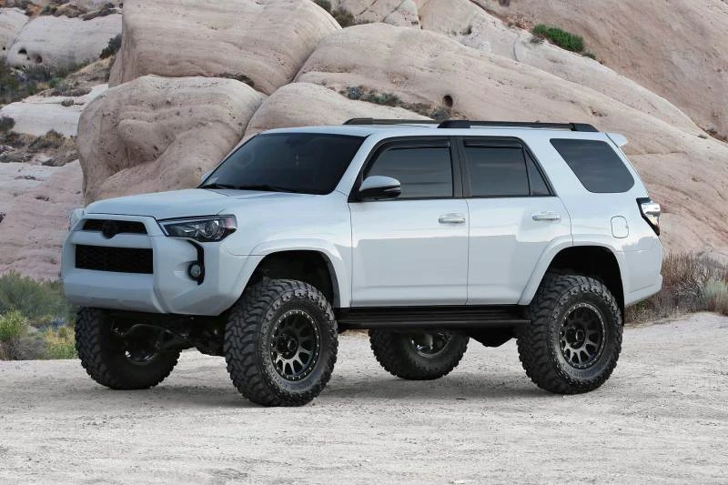 Fabtech 2015-21 Toyota 4Runner 4WD 6 Zoll Basic-System mit Performance-Stoßdämpfern