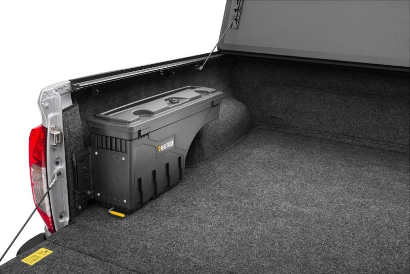 UnderCover SwingCase für 2022–2025 Nissan Frontier - Fahrerseite