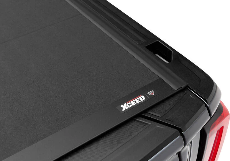 Extang Xceed Tonneau Cover für 2020–2023 Chevy/GMC Silverado/Sierra 2500HD/3500HD 6ft. 9in. ohne Seitenboxen