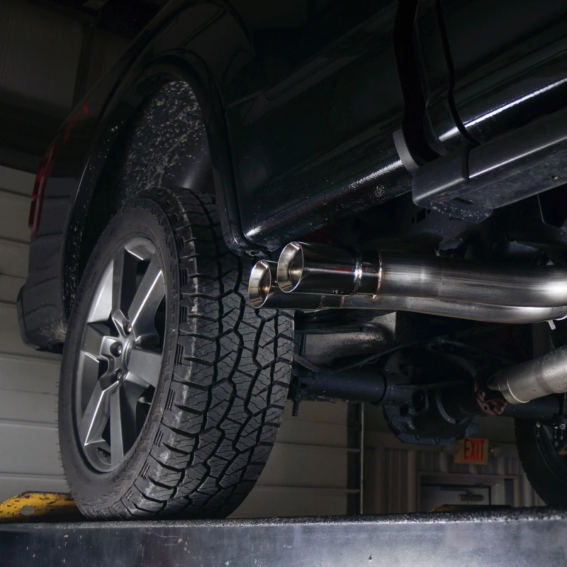 Stainless Works 2015-18 F-150 Auspuff X-Pipe Resonator Muffler Ausgang vor dem hinteren Reifen des Beifahrers