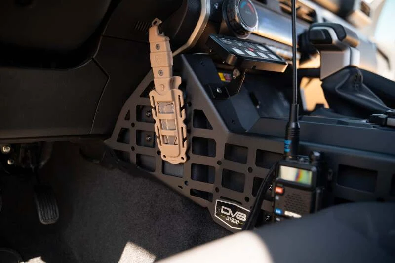 DV8 Offroad Center Console Molle Panels & Digital Device Mount für 2024 Toyota Tacoma