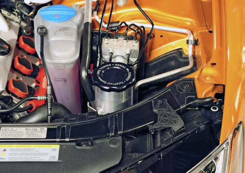 AWE Tuning B8 3.0T ColdFront-Reservoir