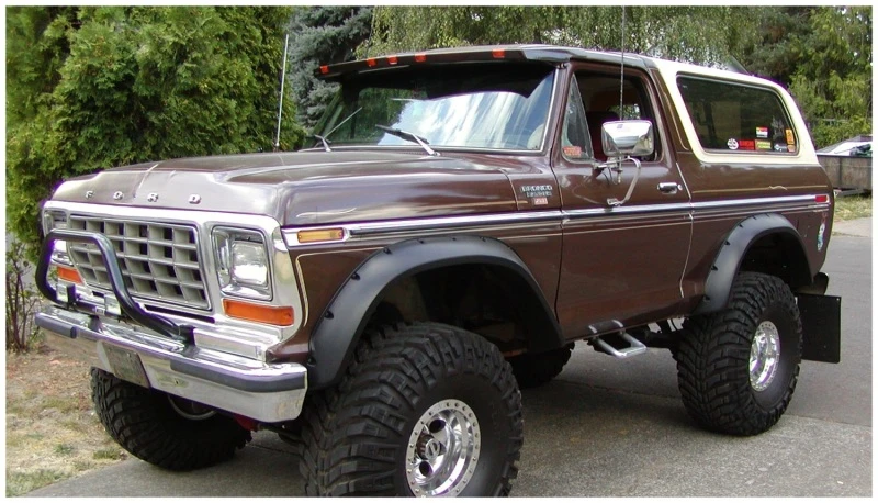 Bushwacker 78-79 Ford Bronco Cutout-Stil-Flares 2-teilig - Schwarz