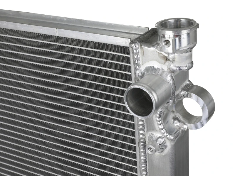 aFe BladeRunner Street Series Rohr- und Finnen-Aluminiumkühler 05-15 Toyota Tacoma L4 2.7L/V6 4.0L