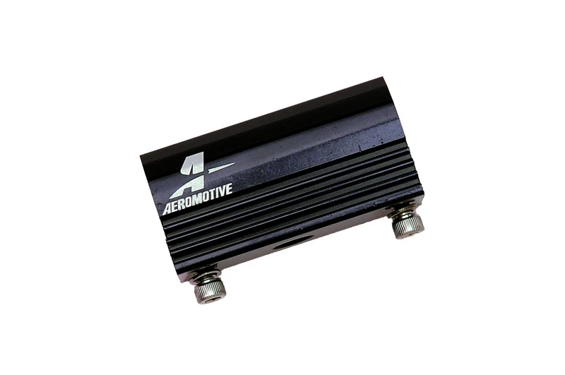 Aeromotive 05-06 Ford 4.6L Kraftstoffdrucksensor-Adapter-Log (-08 AN-Einlass / Auslass)