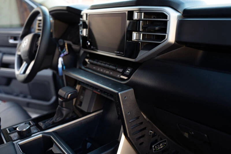DV8 Offroad Center Console Molle Panels/Device Mount für 2022–2023 Toyota Tundra