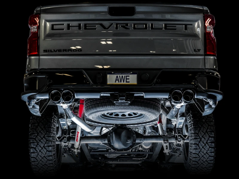 AWE Tuning 4. Generation GM 1500 6.2L 0FG Catback Split Rear Exit (mit Bumper-Ausschnitten) - Quad Chrome-Spitzen