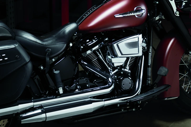Kuryakyn Precision Ölmessstab für 18-Up Softail Modelle in Hochglanz Schwarz