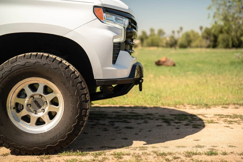 DV8 Offroad Frontstoßstange mit Seilwinde für 2022+ Chevrolet Silverado 1500