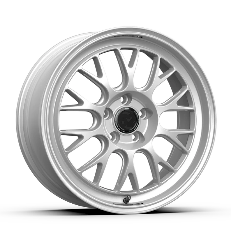 fifteen52 Holeshot RSR 18x8.5 5x112 42mm ET 57.1mm Center Bore Radiant Silver