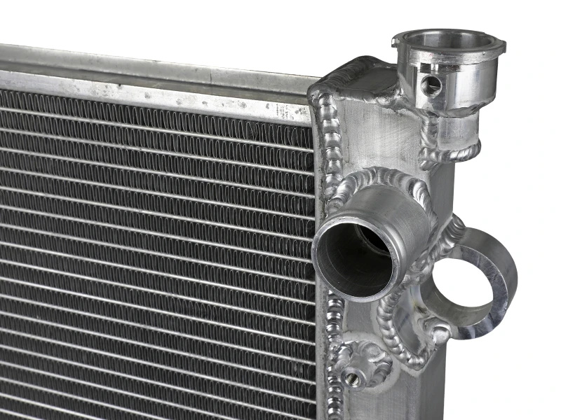 aFe BladeRunner Street Series Rohr- und Finnen-Aluminiumkühler 03-09 Toyota 4Runner / 07-14 FJ Cruiser