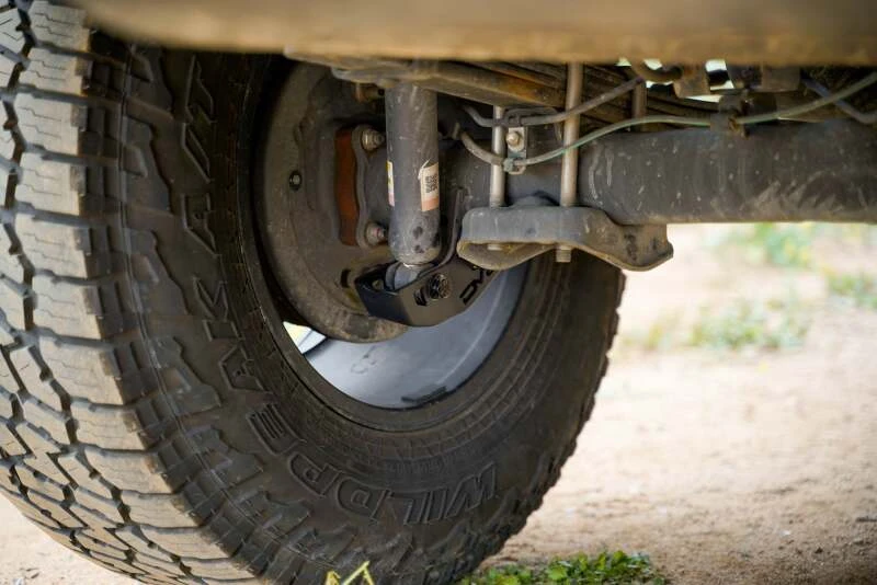 DV8 Offroad Hintere Stoßdämpfer-Unterfahrschutzbleche für 2016–2023 Toyota Tacoma