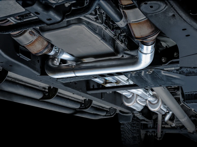AWE Tuning 4. Generation GM 1500 6.2L 0FG Catback Split Rear Exit (mit Bumper-Ausschnitten) - Quad Chrome-Spitzen