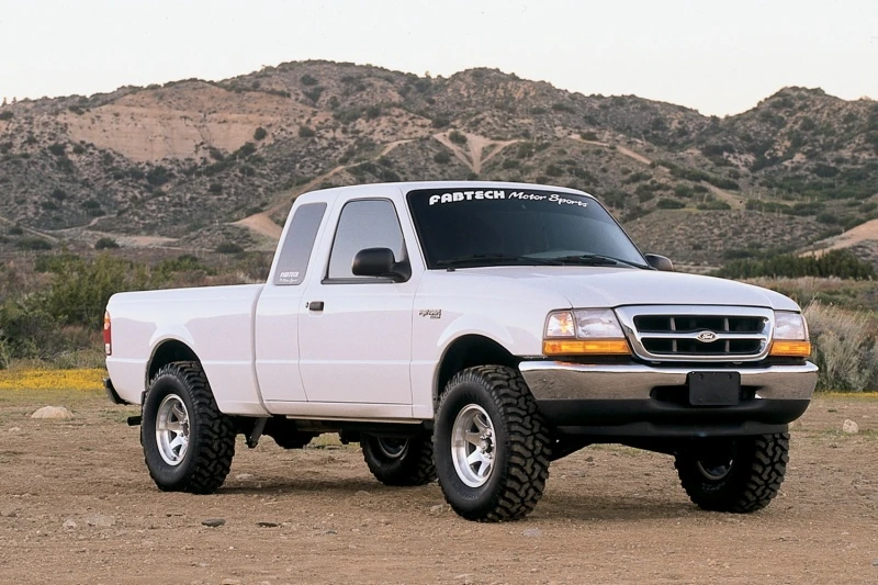 Fabtech 2,5-Zoll-Perf-System mit Perf-Shocks für Ford Ranger 2WD 98-08 mit 4-Zyl.-Motor und 3,0L