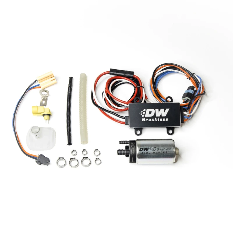 DeatschWerks DW440 440lph Bürstenloser Kraftstoffpumpen-Kit mit Einzel-/Doppel-Controller und Installations-Kit für Ford Mustang GT 15+