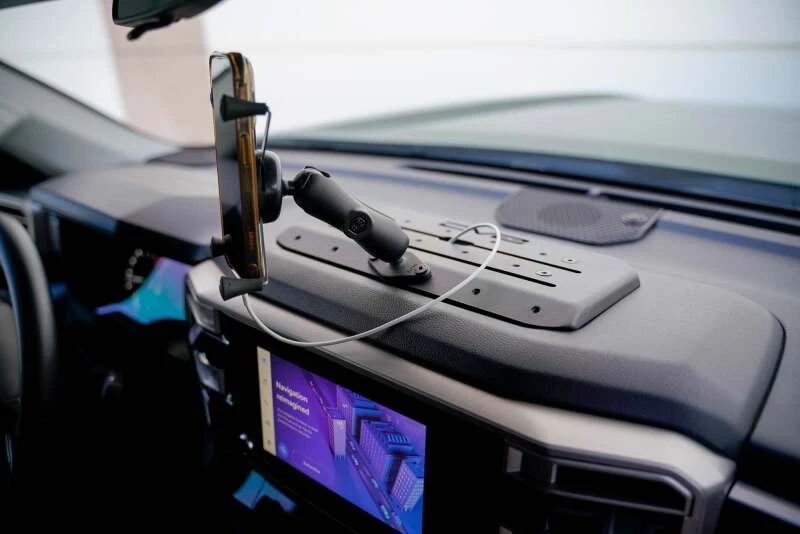 DV8 Digital Device Dash Mount für 22-23 Toyota Tundra + Sequoia