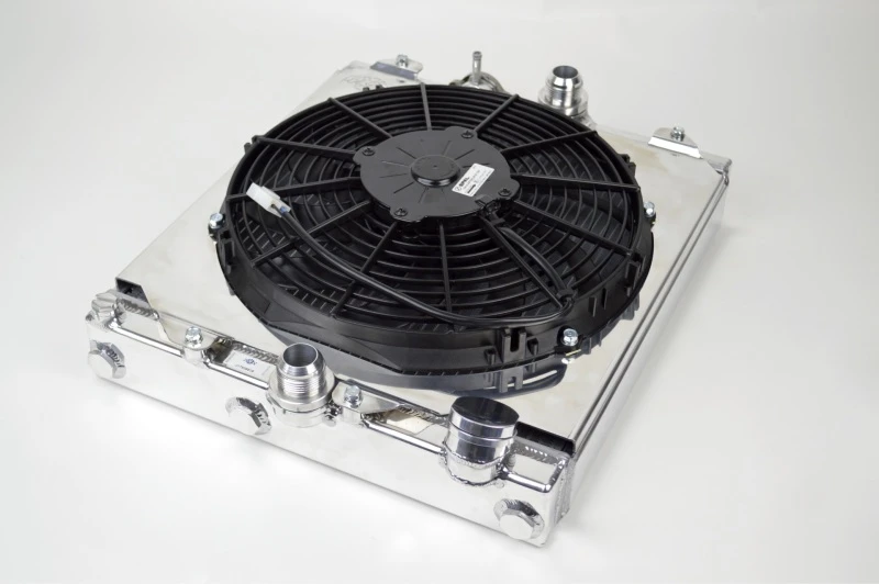 CSF Universal-Halbradiator mit -16AN- und Slip-On-Anschlüssen/12-Zoll-SPAL-Lüfter und Schutz