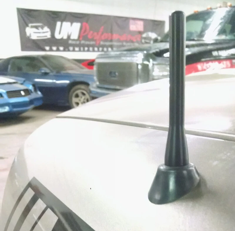UMI Performance 82-02 Chevrolet Camaro Kurzantenne Aluminium Schwarz