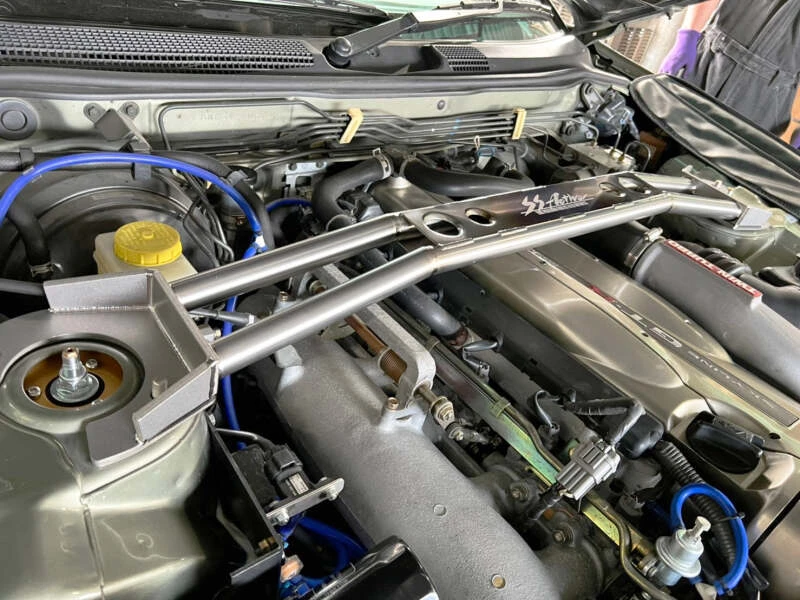 GReddy Garage Front Tower Bar für 1995-98 Nissan Skyline GT-R