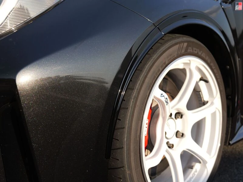 HKS Fender Molding für Toyota GR Corolla GZEA14H