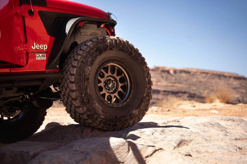 dv8-offroad_INFEND-03FB-67931c1d2a3e7