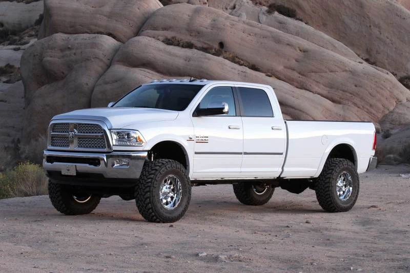 Fabtech 13-18 Ram 3500 4WD mit werkseitigen Radius-Armen 5-Zoll-Radius-Arm-System mit Perf.-Stoßdämpfern