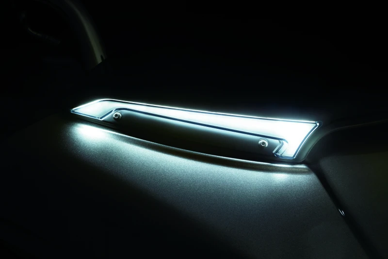 Kuryakyn Tracer Windshield Trim Lights Schwarz