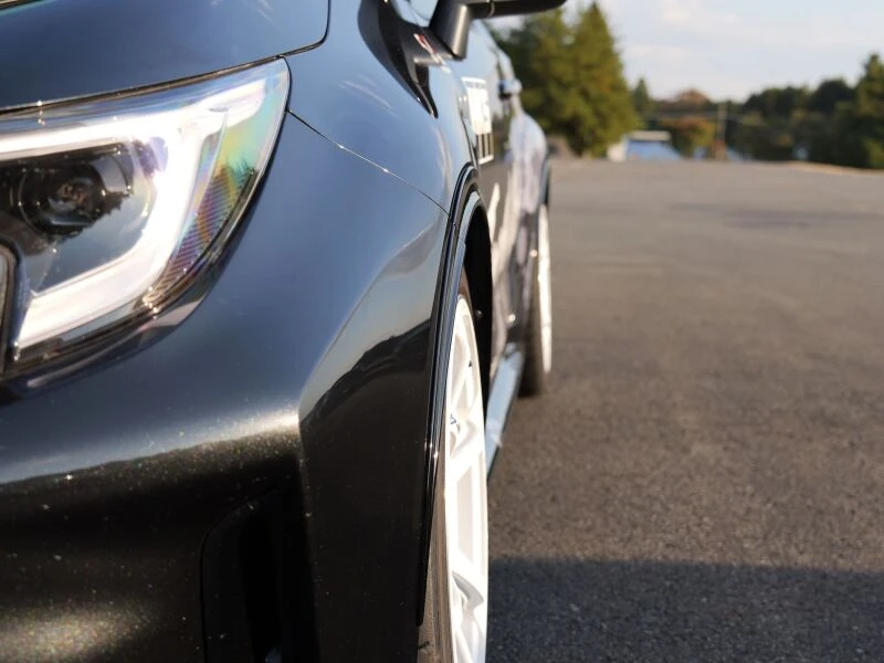 HKS Fender Molding für Toyota GR Corolla GZEA14H