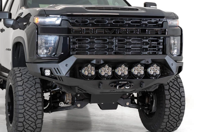 Addictive Desert Designs Bomber HD Frontstoßstange für 2020–2023 Chevy Silverado 2500/3500