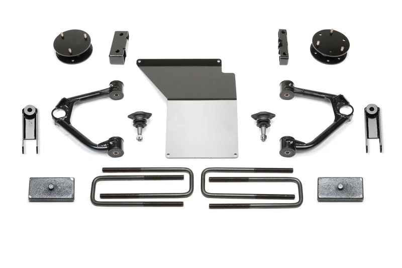 Fabtech 14-18 GM K1500 Denali mit OE Forged UCA 4 Zoll Budget UCA System mit Magneride
