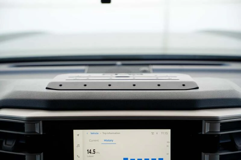 DV8 Digital Device Dash Mount für 22-23 Toyota Tundra + Sequoia