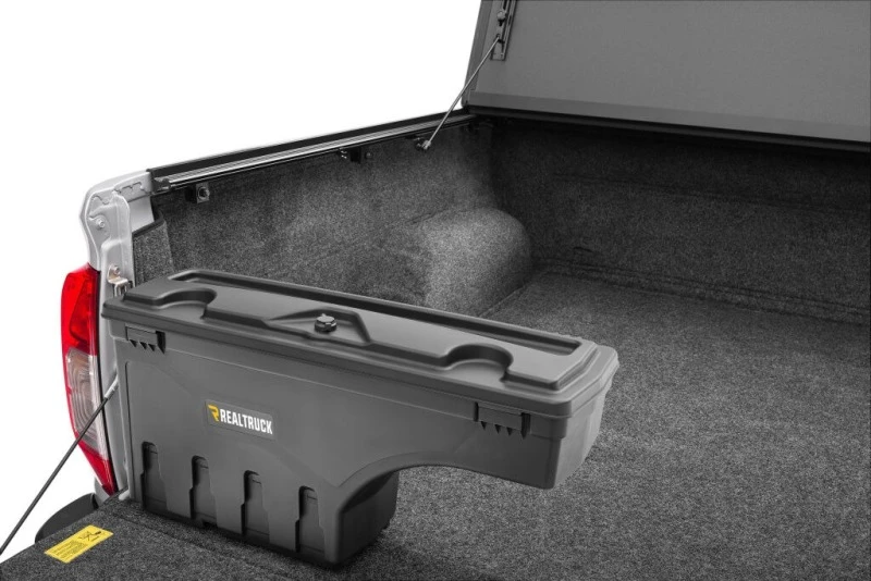 UnderCover SwingCase für 2022–2025 Nissan Frontier - Fahrerseite