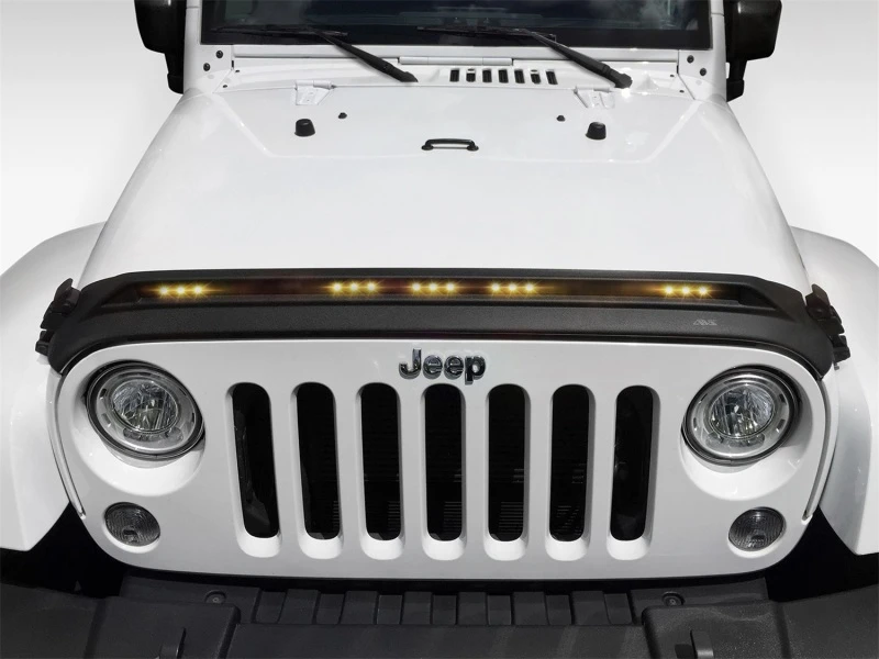 AVS 2007-2018 Jeep Wrangler JK Aeroskin Low Profile Motorhaube-Schutzschild mit Lichtern - Schwarz