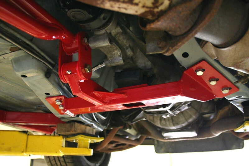 UMI Performance Tunnelmontierte Drehmomentstütze für 82-92 GM F-Body - Rot