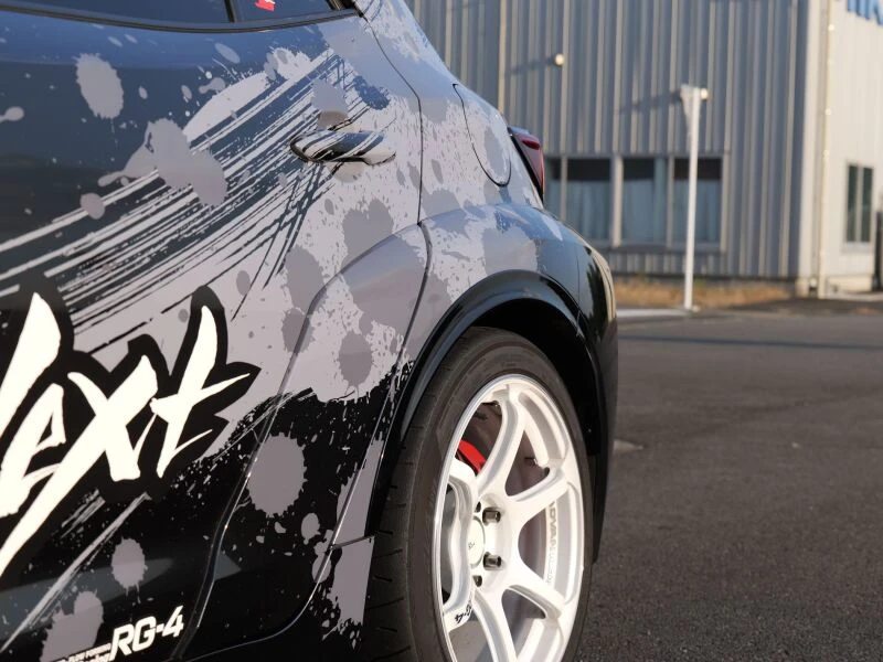 HKS Fender Molding für Toyota GR Corolla GZEA14H