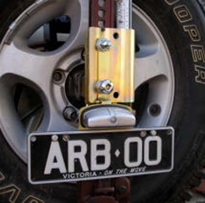 ARB Hi-Lift-Montage mit Träger
