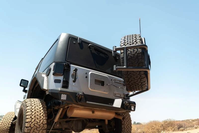 DV8 Offroad Body Mounted Tire Carrier für 2007–2018 Jeep Wrangler JK
