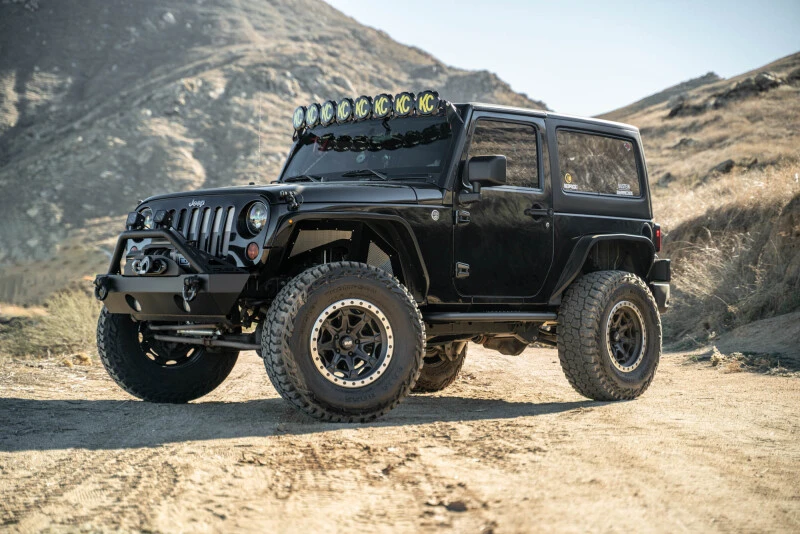 DV8 Offroad Seiten-Trittbretter für 2007–2018 Jeep Wrangler JK 2-Türer