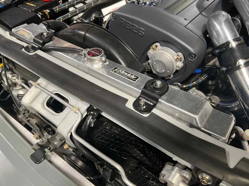 GReddy Radiator Mount für BNR32