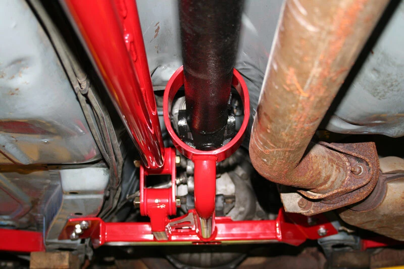 UMI Performance 82-92 GM F-Body Tunnel-Montage Trq. Arm T5/ TH350 Loop - Rot