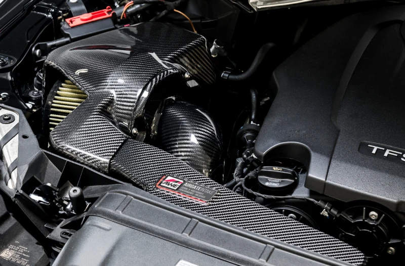 AWE Tuning Audi B9 A4/A5 2.0T Quattro Carbon Fiber AirGate Einlass mit Deckel