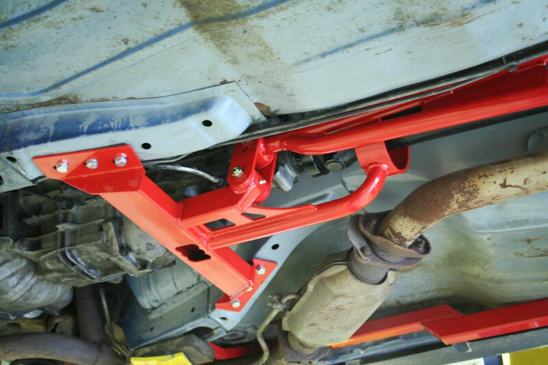 UMI Performance 82-92 GM F-Body Tunnel-Montage Trq. Arm T5/ TH350 Loop - Rot
