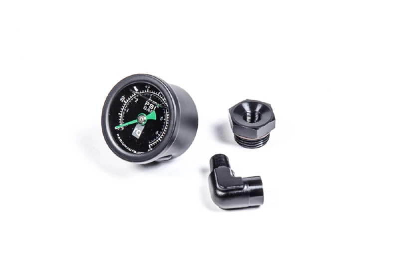 Radium Engineering Kraftstoffdruckanzeige mit 8AN ORB-Adapter für 08-17 Subaru WRX STI