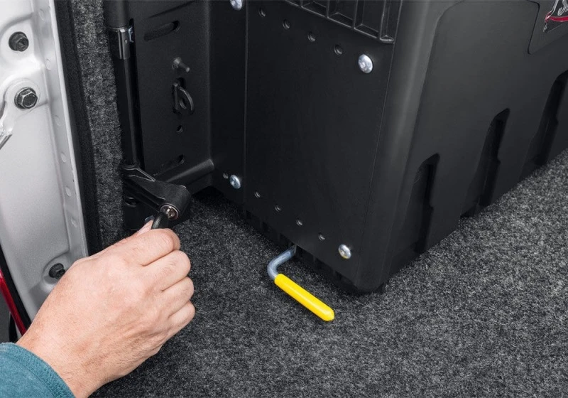 UnderCover SwingCase für 2022–2025 Nissan Frontier - Fahrerseite