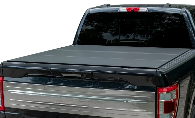 Access 2022+ Rivian R1T 4ft 6in Bett (mit OEM Tonneau-Schiene) LOMAX Faltbare Hartabdeckung - Carbon Fiber
