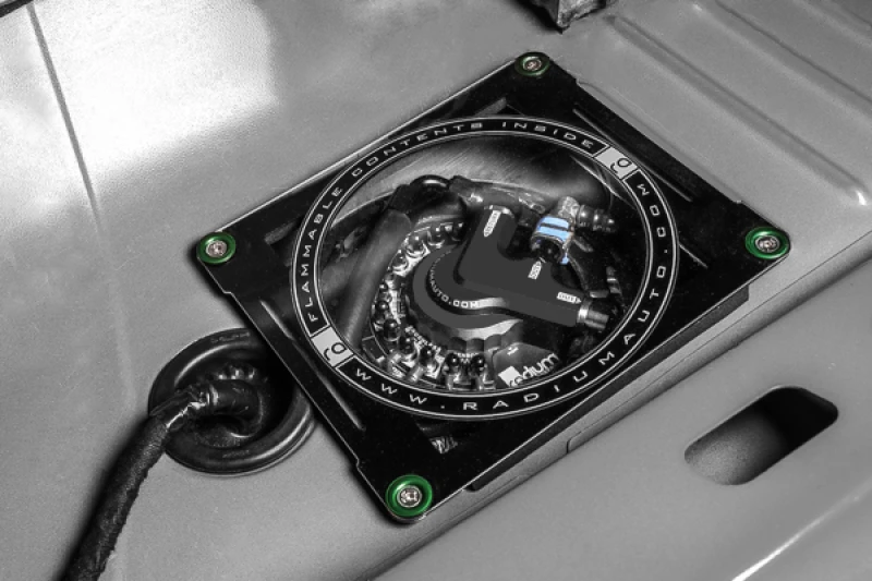 Radium Engineering Kraftstoffpumpen-Zugangsdeckel für Chevrolet Camaro 10-15