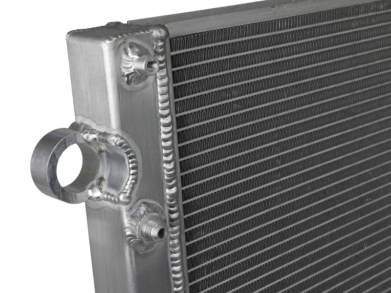 aFe BladeRunner Street Series Rohr- und Finnen-Aluminiumkühler 05-15 Toyota Tacoma L4 2.7L/V6 4.0L